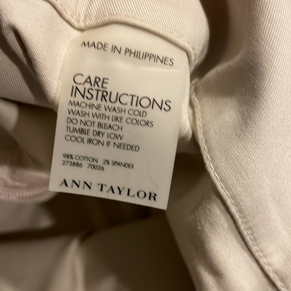 KHAKI ANN TAYLOR ankle ankle pant with side zip . Seamless front . 26’5 inseam . - Picture 6 of 8